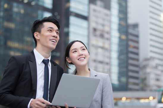 響應式網頁設計(Responsive Web Design)簡稱RWD，讓不同的設備都可以正常瀏覽同一網站，提供最佳的視覺體驗。